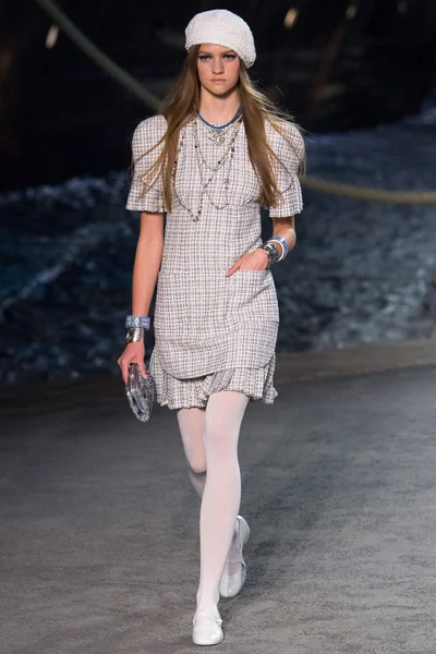 Look 11